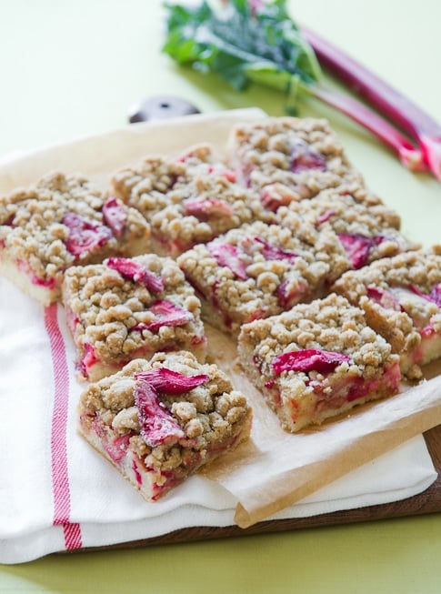 Rhubard Strawberry Crumb Bars