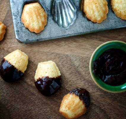 madeleines w/ chocolate sauce