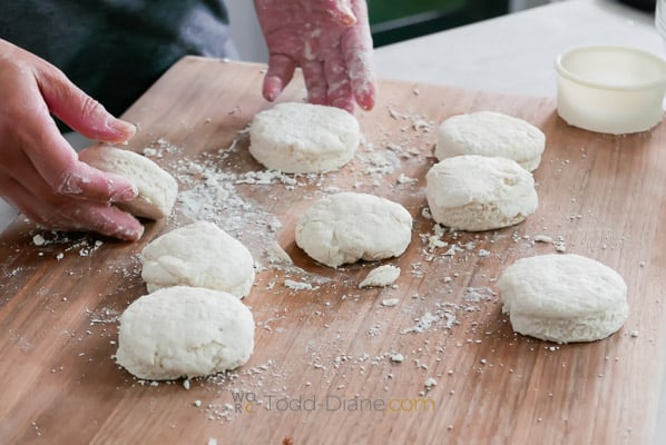 8 biscuits