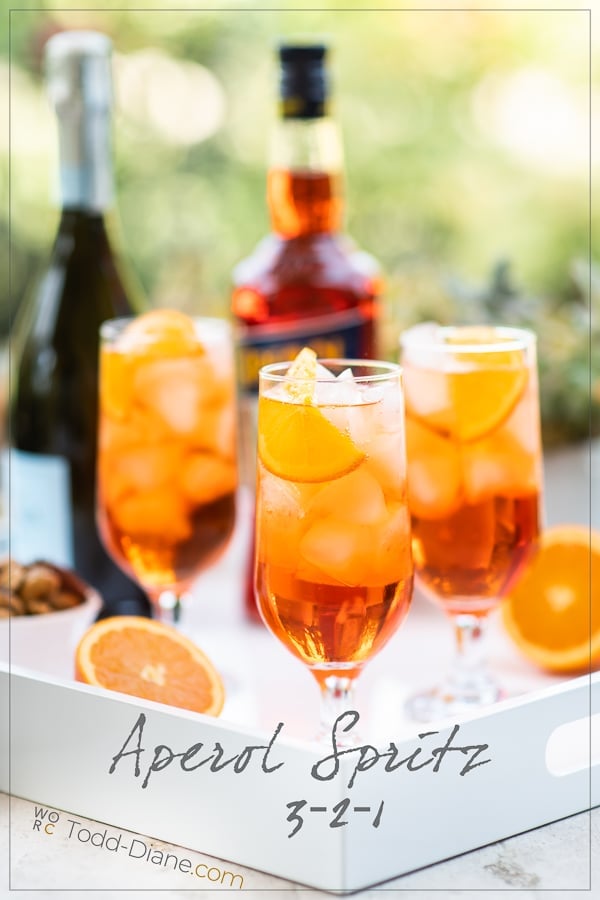 Bicchieri di aperol spritz cocktail