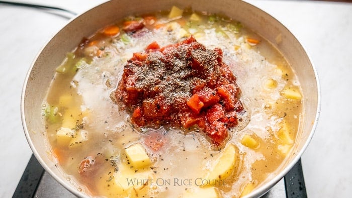 Best Manhattan Clam Chowder Recipe | WhiteOnRiceCouple.com