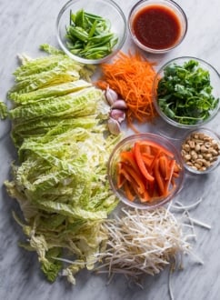 Amazing Cabbage Vegetable Pad Thai Recipe that'll satisfy your pad thai cravings | recipe from @whiteonrice