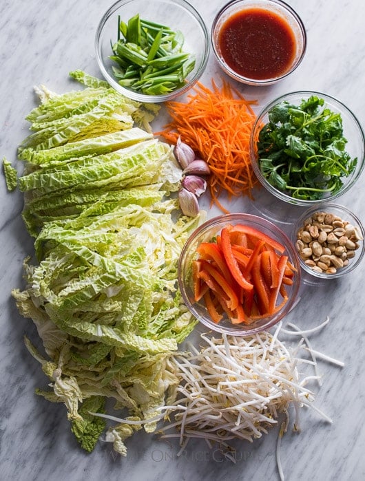 Amazing Cabbage Vegetable Pad Thai Recipe that'll satisfy your pad thai cravings | recipe from @whiteonrice