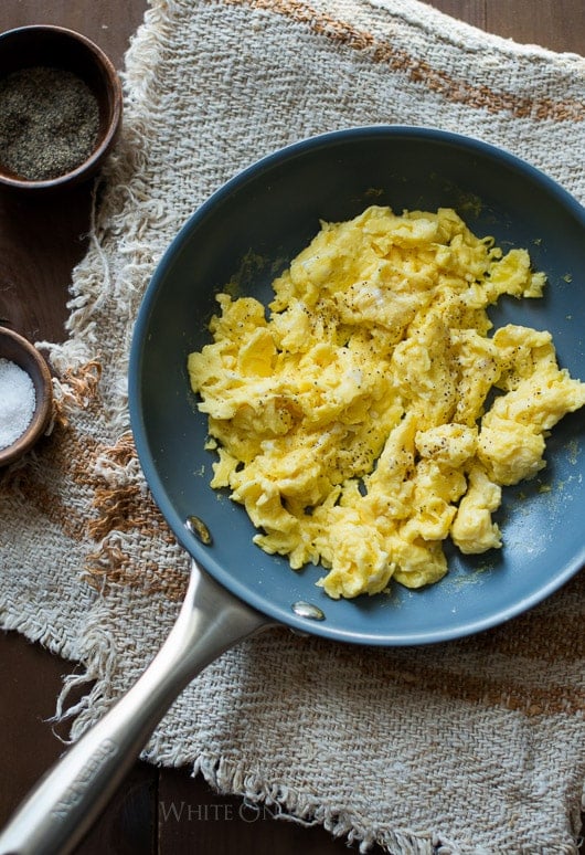 Cook fluffy, moist scrambled eggs on ceramic pans with less fat on @whiteonrice 