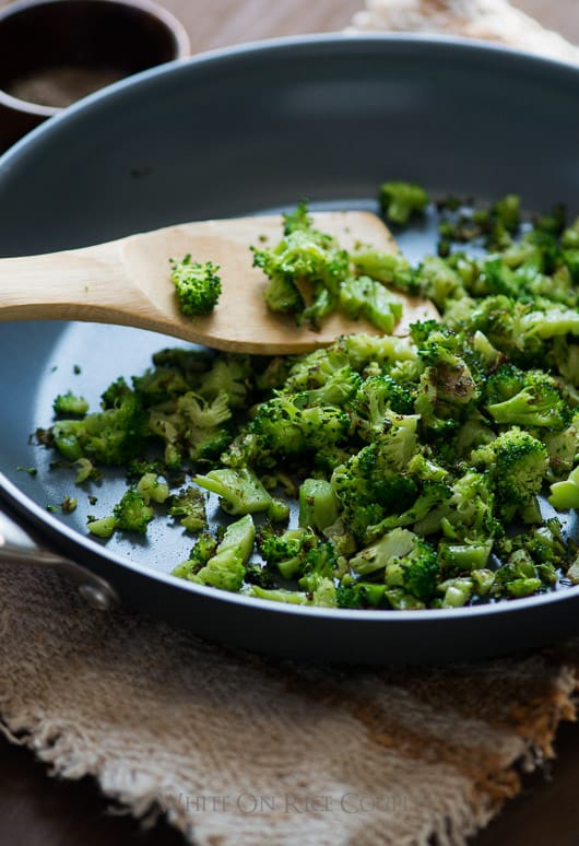 Healthy stir fried veggies in ceramic pans with little oil on @whiteonrice