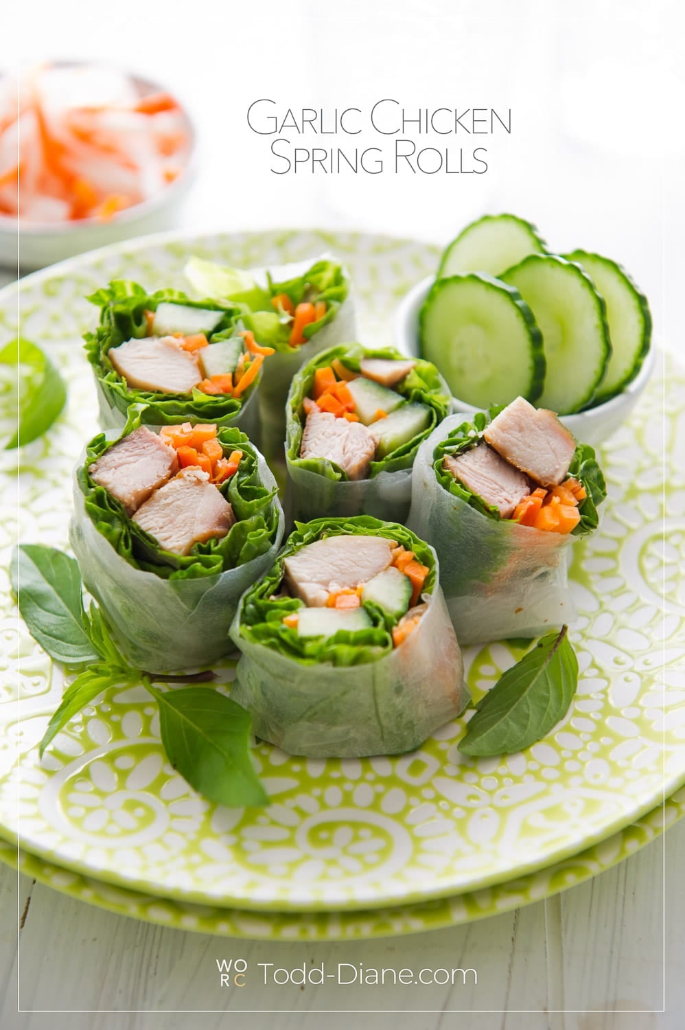 Rouleaux de printemps au poulet et à l'ail haché 