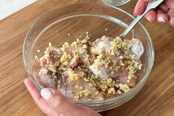 Mixing chicken with marinade