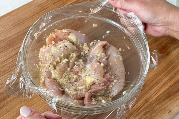 Covering marinating chicken