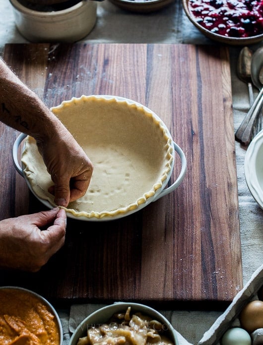 Tutorial on How to Make Leaf Pie Designs. Leaf Pie Dough for Holiday Pie Designs Thanksgiving Pie Design | @whiteonrice