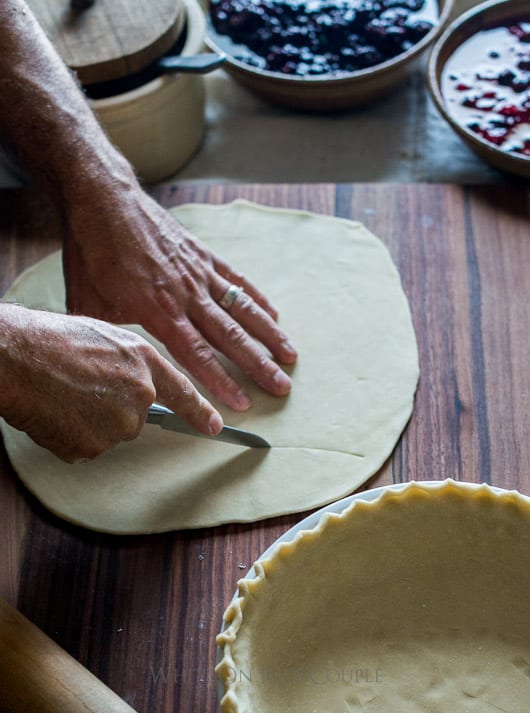 Tutorial on How to Make Leaf Pie Designs. Leaf Pie Dough for Holiday Pie Designs Thanksgiving Pie Design | @whiteonrice