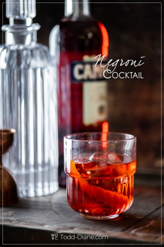 negroni cocktail on the counter 