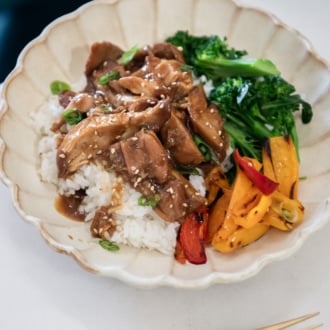 bowl of slow cooker teriyaki chcken