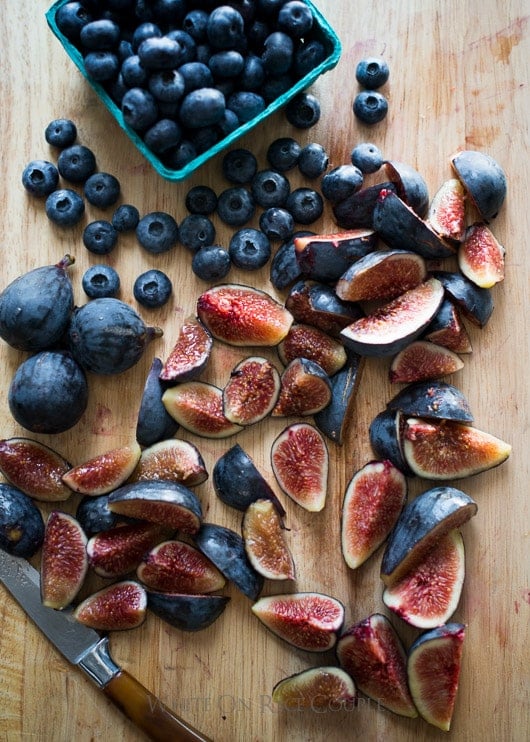 Delicious Fig and Blueberry Crisp Recipe on WhiteOnRiceCouple.com
