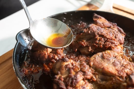 Skimming fat from sauce