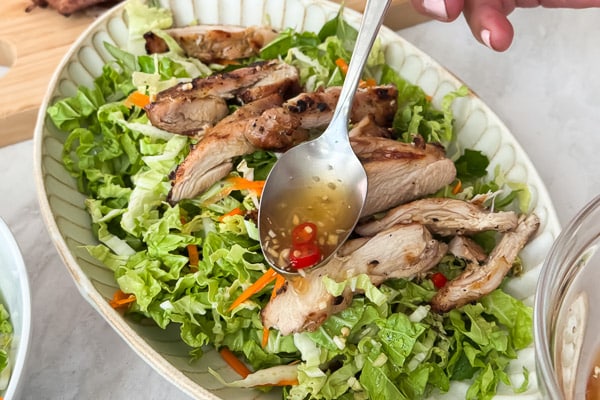 Dressing the salad with the fish sauce dressing