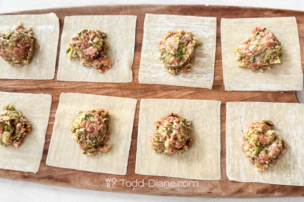 Wonton filling on wrappers