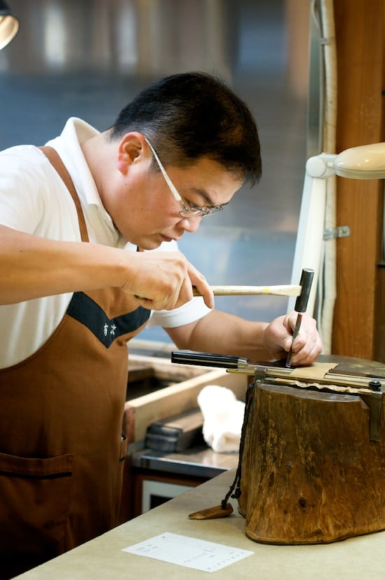 I øvrigt forstyrrelse søvn Arigitsu Knives in Kyoto, Japan Nishiki Market | White On Rice Couple