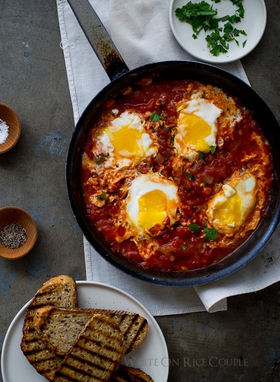 Poached eggs in tomato sauce: perfect breakfast and brunch recipe | @whiteonrice