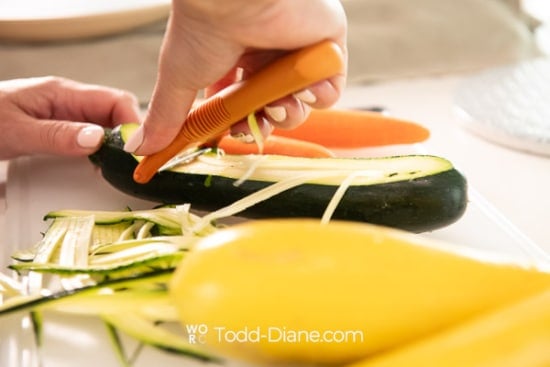 cutting zucchini noodles