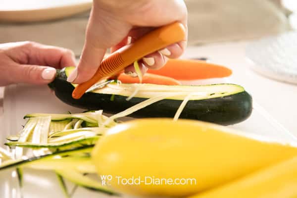 cutting zucchini noodles