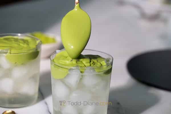adding matcha cloud to coconut water
