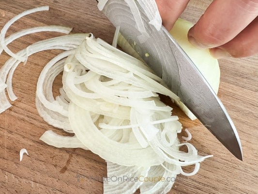 slicing onions