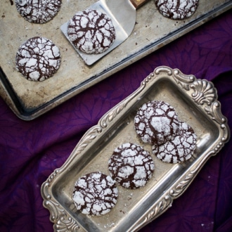 Ginger Molasses Dark Chocolate Crinkle Cookies on WhiteOnRiceCouple.com