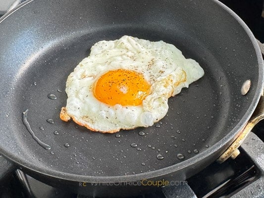 frying egg for loco moco