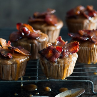 Killer Maple Bacon Apple Muffins Recipe on @whiteonrice