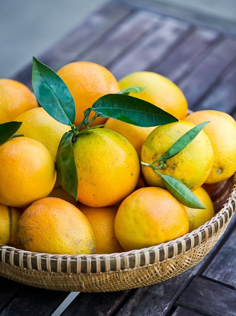 basket of oranges 