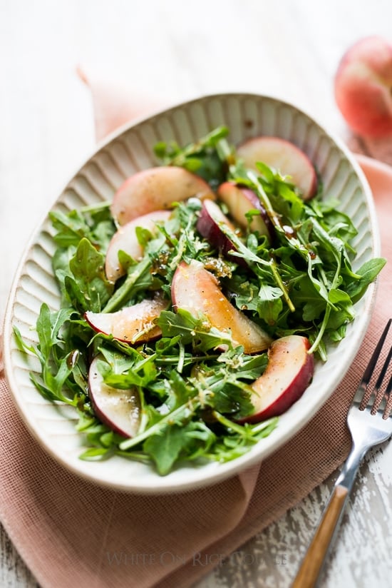 Peach and Arugula Salad Recipe with Honey Balsamic Vinaigrette | @whiteonrice