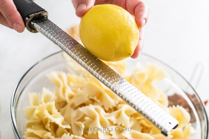 pesto chicken recipe with pasta on whiteonricecouple.com