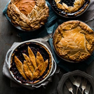 Tutorial on How to make gorgeous harvest pies with leaf pie crust designs | @whiteonrice