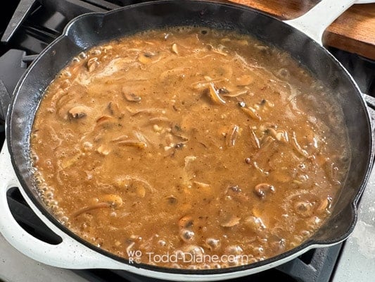 Simmering gravy