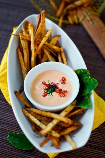 Sriracha Mayo Recipe in a dip bowl