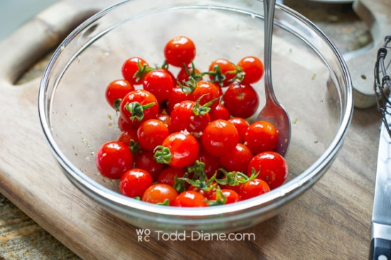 Marinating tomatoes