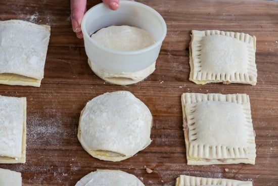 making round shape pastry