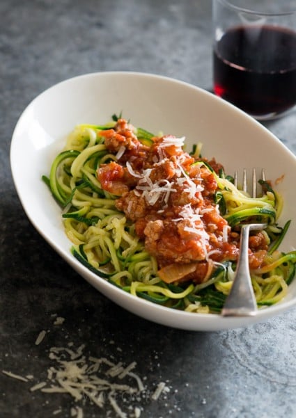 Healthy and Delicious! Zucchini noodles recipe with turkey marinara sauce | @whiteonrice