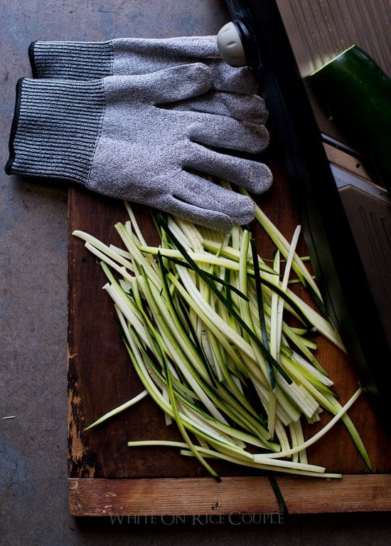 How to make healthy zucchini noodles on @whiteonrice