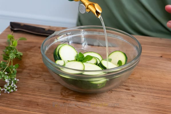 oiling sliced zucchini